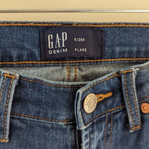 Gap Flared Medium Wash Jeans - Picture 6 of 7